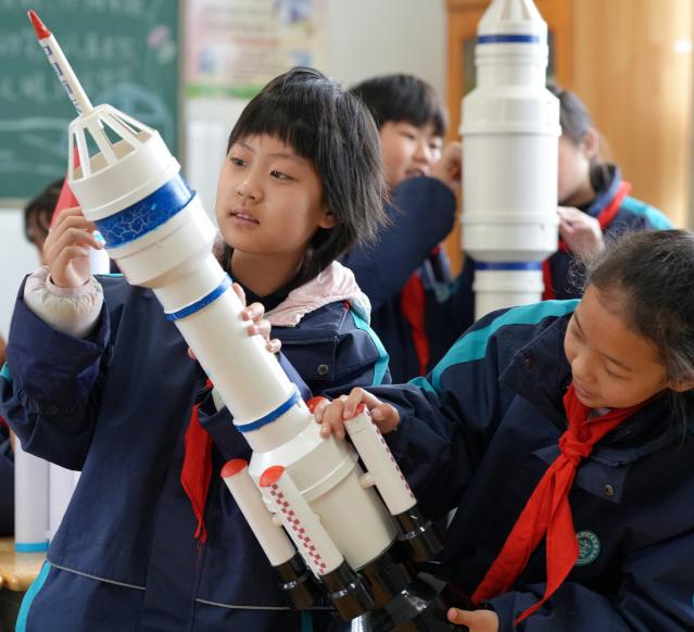 <b>馆校合作并非偶然小学是一所以航天科技教育为特征的校园</b>
